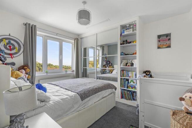 27 Kendalls Close, HP13 7NN-5.jpg