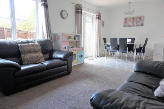 Lounge/Dining Room