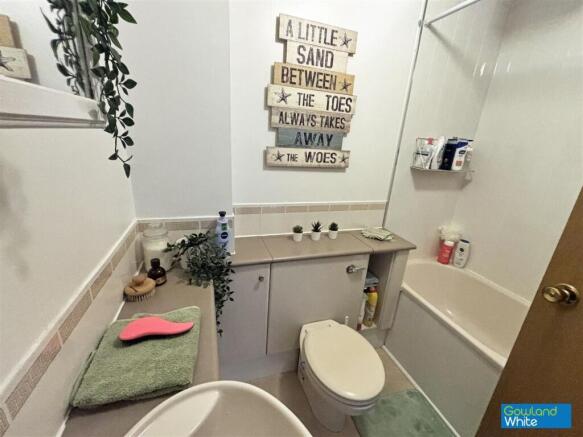 1 bed Ground Flat for sale Image 9