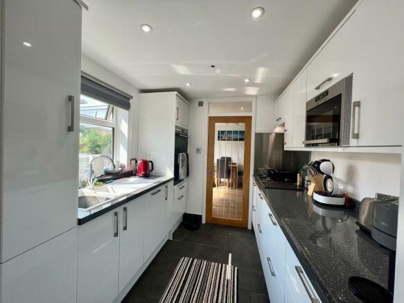 kitchen2.jpg