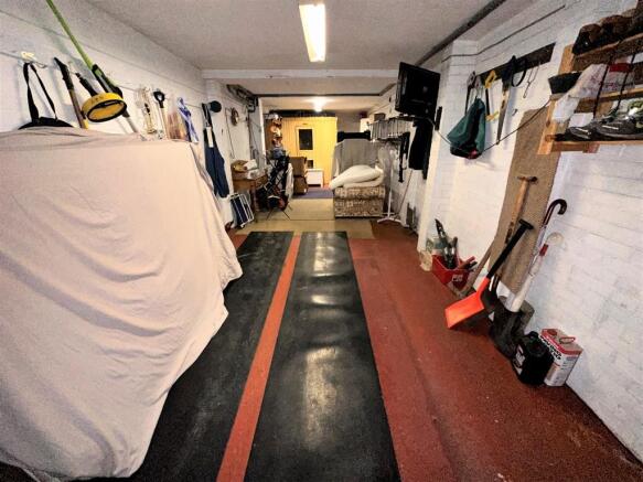 32' GARAGE