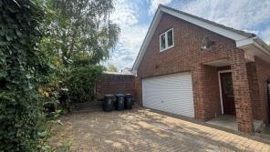 18, Cricketers Close, London N14 4BT