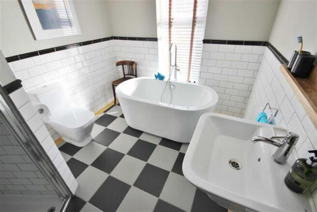 FAMILY BATHROOM