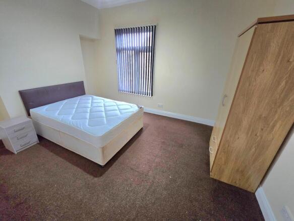 4 bed Terraced to rent Image 6