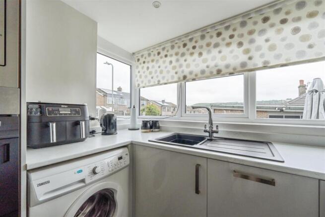 3 bed Semi-Detached for sale Image 6