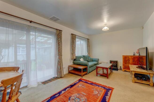 4 Arden Close Interior 07.jpg
