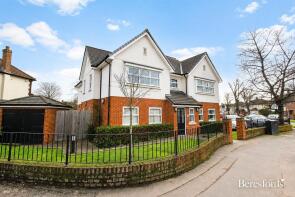 Flat 5, 70 Lyall Court, Coronation Drive, Hornchurch RM12 5BT
