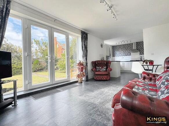 3 bed Semi-Detached for sale Image 9