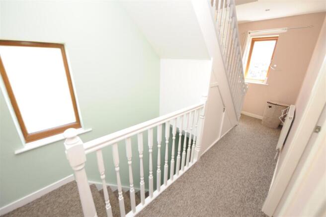 4 bed Semi-Detached for sale Image 11