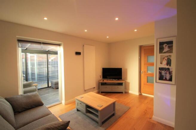 49 Oak Green Lounge 2.jpg