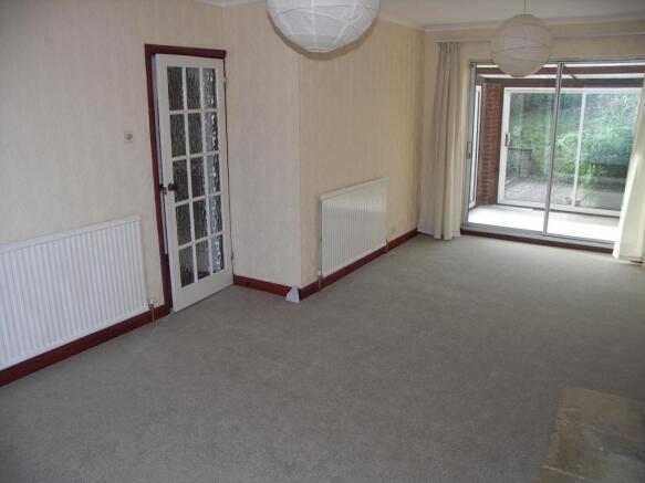 Lounge-diner through to summer room