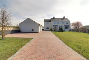 2, Garage Villas, Bristol Road, Cambridge GL2 7AL