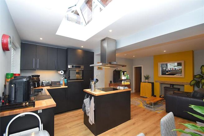 3 bed Terraced for sale Image 5