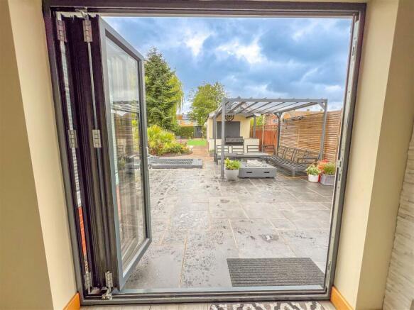 Grasmere Crescent - Image-24.jpg