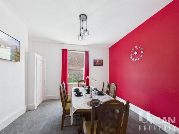 4 bed House for sale Image 4