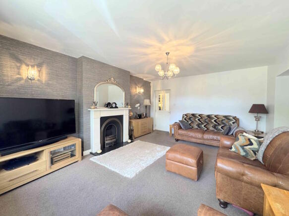 4 bed Semi-Detached for sale Image 4