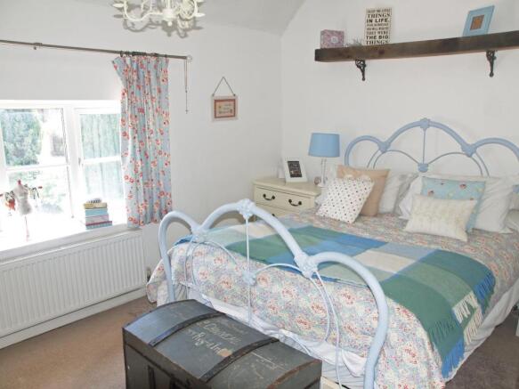 20 Worcester Road - Bedroom One 1.jpg