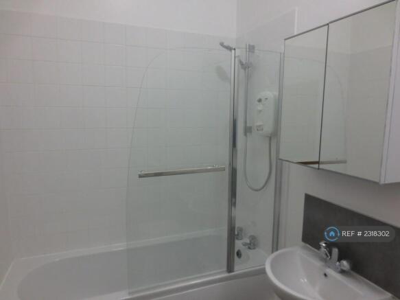 Bed 2's Own Bathroom