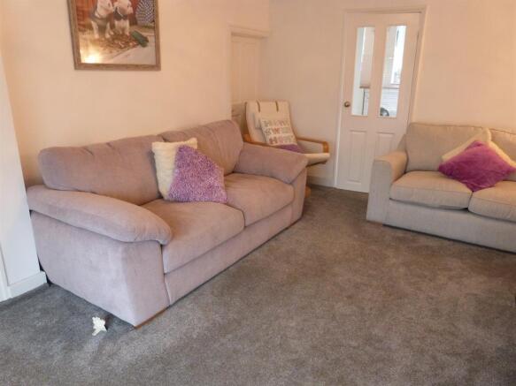 LIVING ROOM IMAGE THREE