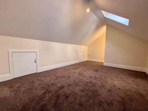 2 bed Apartment to rent Image 11