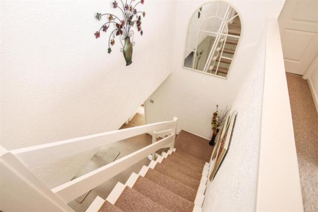 FIRST FLOOR LANDING