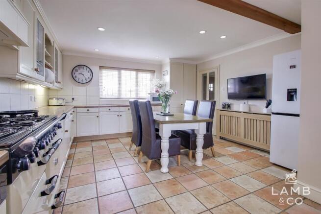 KITCHEN/BREAKFAST ROOM