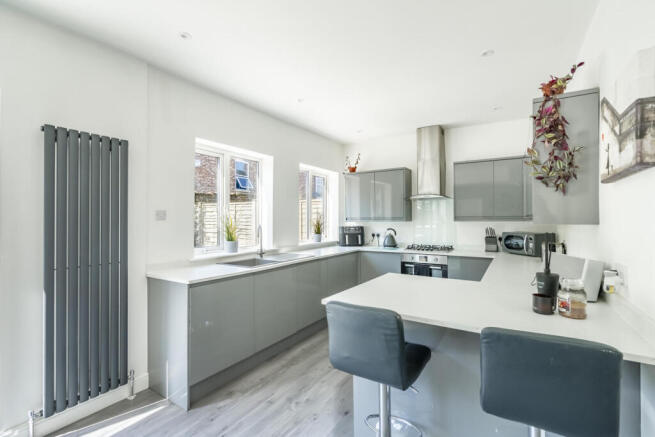 4 bed Semi-Detached for sale Image 5