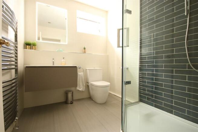 Ensuite.JPG
