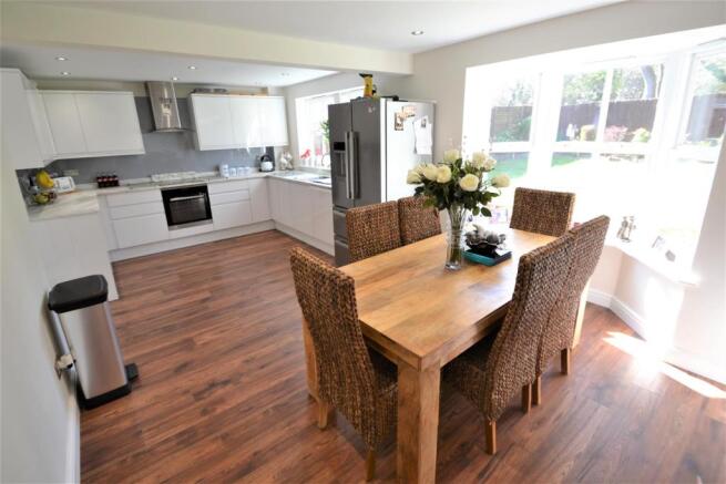 KITCHEN/BREAKFAST ROOM