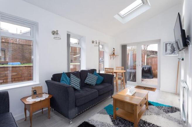 GARDEN ROOM 
