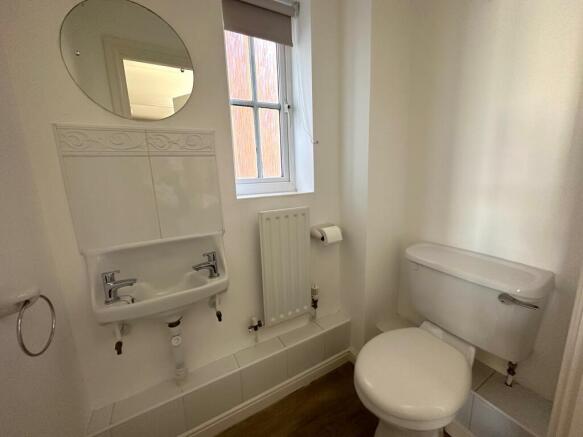 Cloakroom/wc