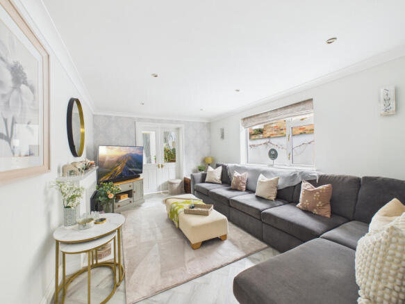 CAM01984G0-PR0570-STILL011