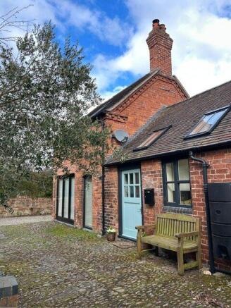 1 Bed Furnished or Unfurnished End Terraced Coach