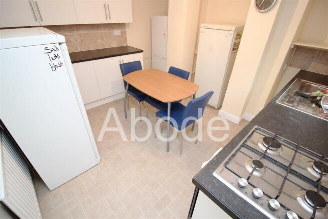 6 bed House to rent Image 12