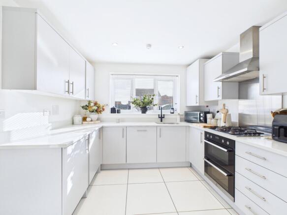 CAM01909G0-PR0469-STILL009