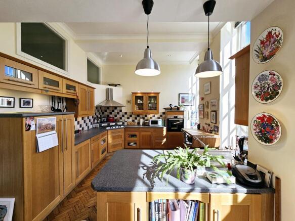 2 bed Flat for sale Image 4