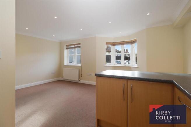 KITCHEN/LIVING ROOM