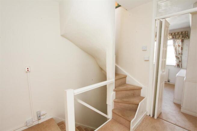 FIRST FLOOR LANDING.jpg