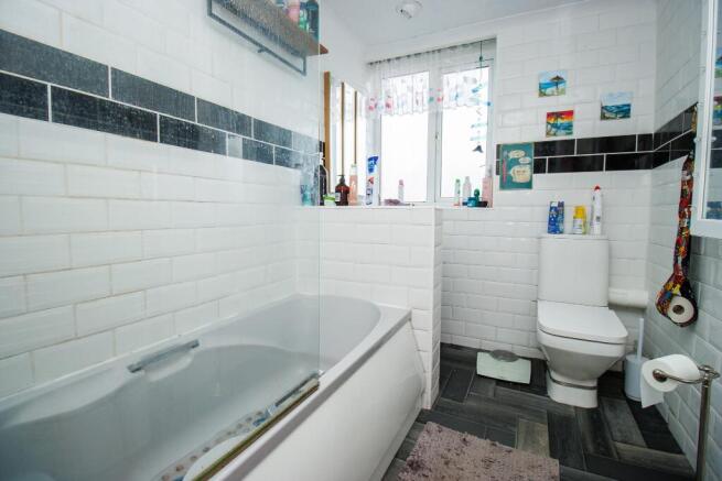 2 bed Flat for sale Image 9