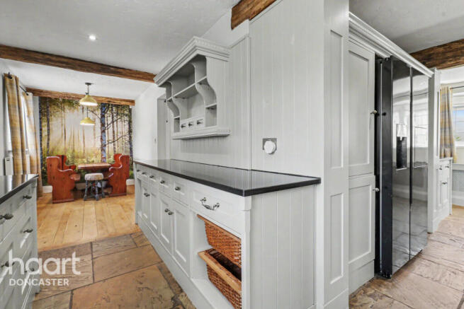 4 bed Detached for sale Image 10