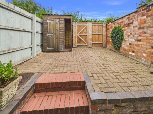 Rear courtyard garden