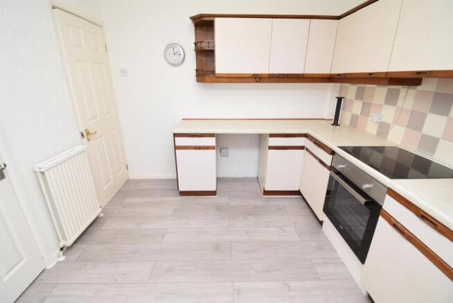 2 bed Semi-Detached to rent Image 4