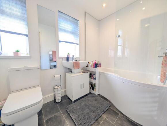 3 bed Semi-Detached for sale Image 8