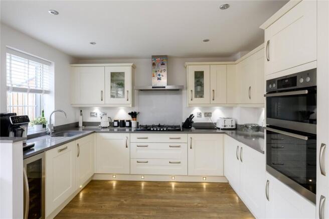 4 bed Detached for sale Image 6