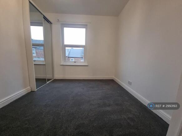 2 bed Terraced to rent Image 6