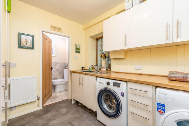 4 bed Semi-Detached for sale Image 7