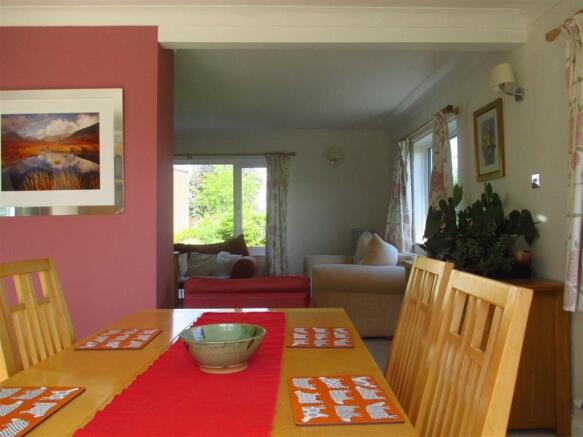 LOUNGE/DINING ROOM