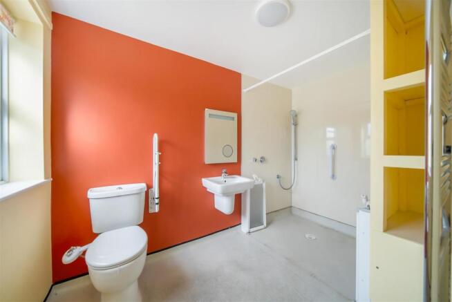GROUND FLOOR EN-SUITE (BEDROOM FIVE)