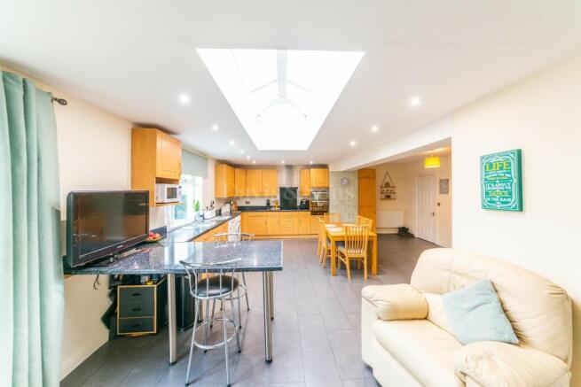 Kitchen/Dining Room/Snug