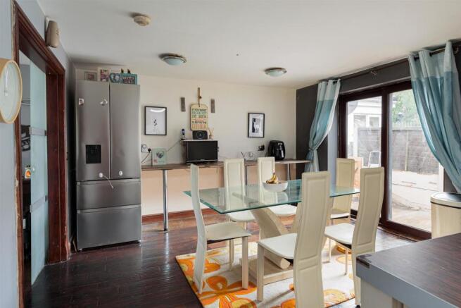 Kitchen Dining Area